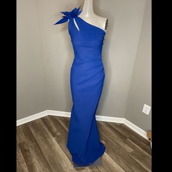 Chiara Boni La Petite Robe
Gosia One-Shoulder Gown - Picture 6 of 11